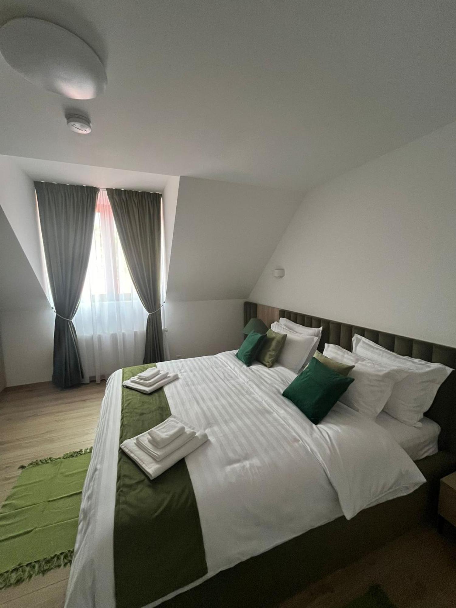 Kilometru108 Hotel Leordina Luaran gambar