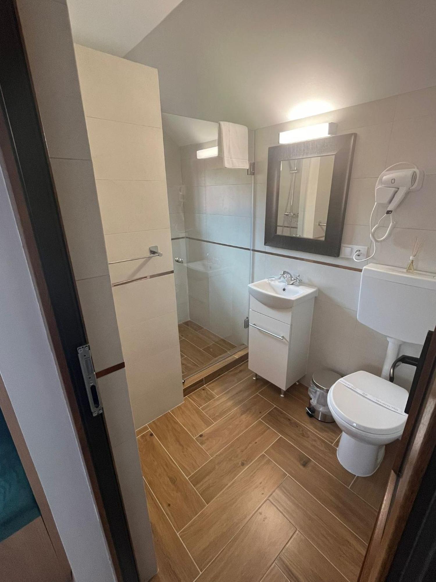 Kilometru108 Hotel Leordina Luaran gambar