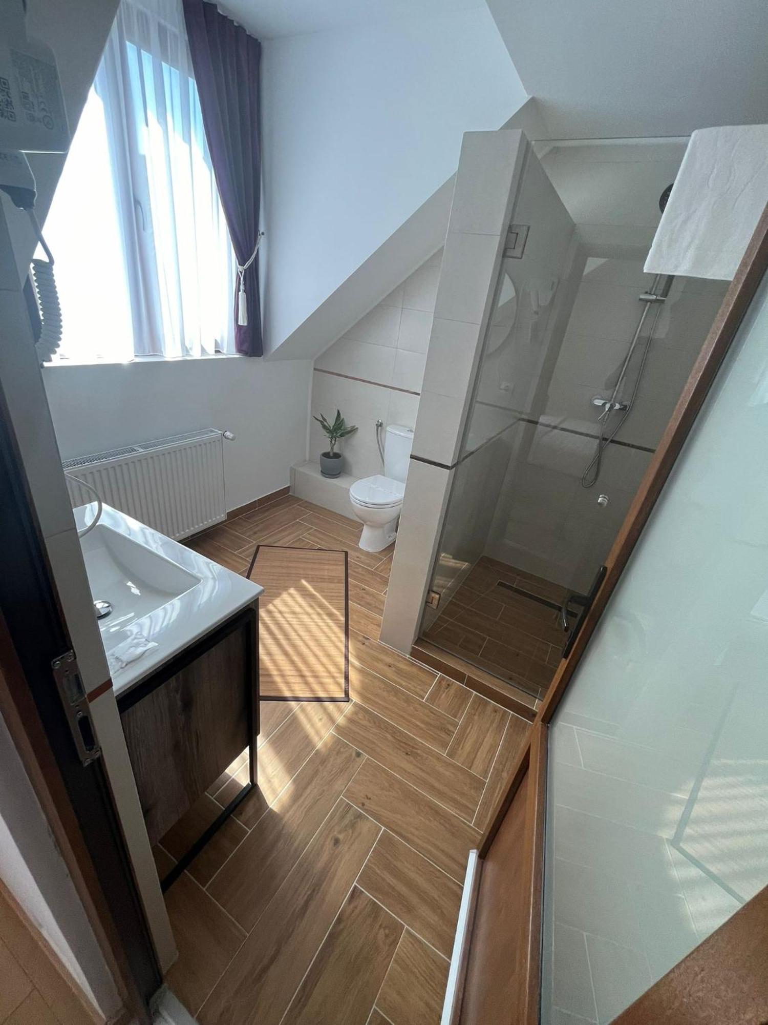 Kilometru108 Hotel Leordina Luaran gambar